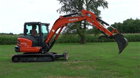 kubota trackhoe